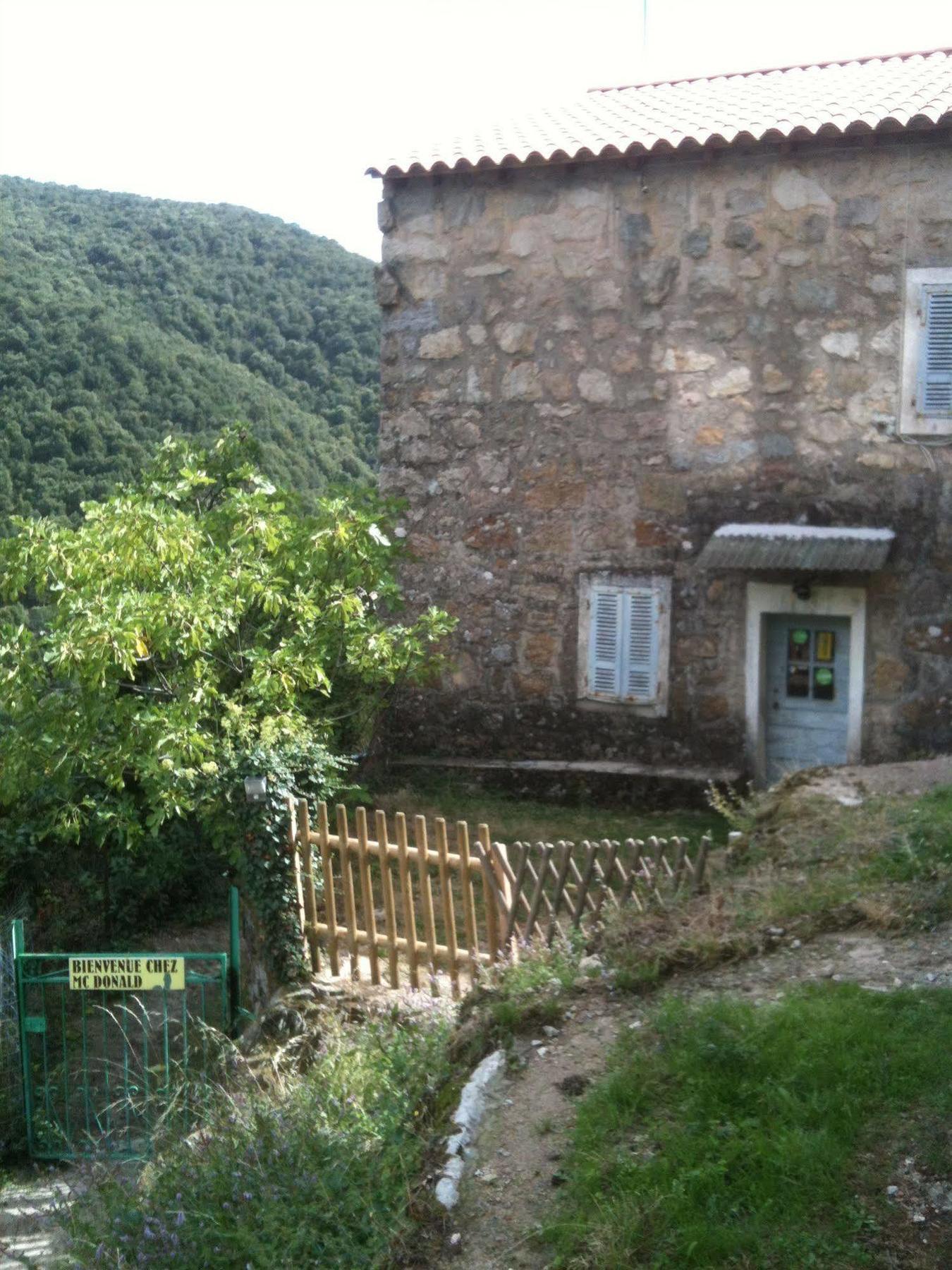 Auberge De Jeunesse Chez Mc Donald Zevaco Exterior photo